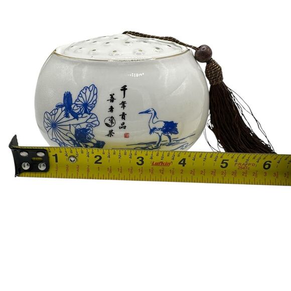 Chinese Ceramic Tea Caddy with Blue Crane Design Airtight Lid with Tassel - Picture 14 of 15